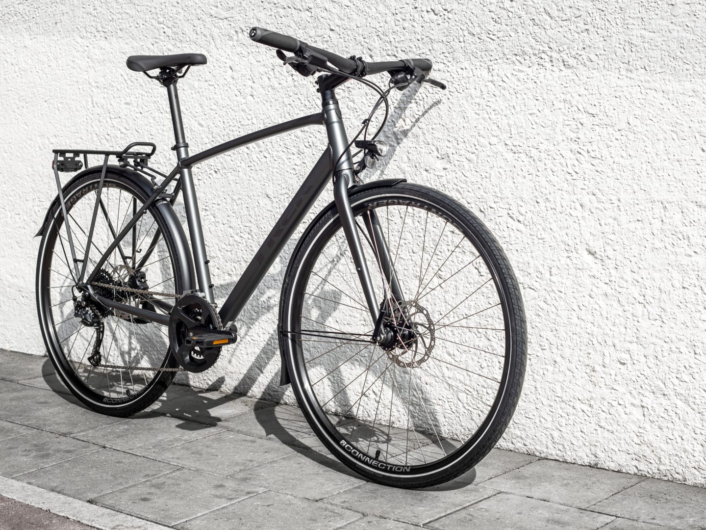 Trek FX 2 Disc Equipped 2023