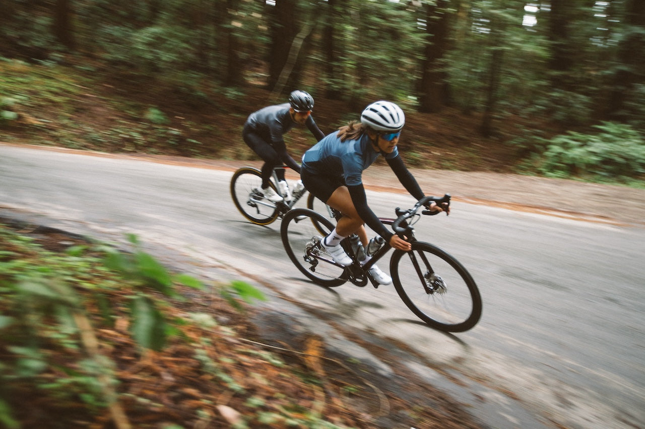 Specialized maantiepyörät asfaltilla fiiliskuva