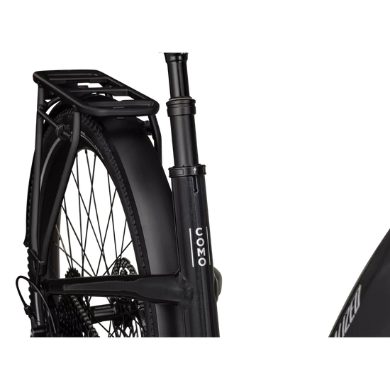 Lähikuva mustasta Specialized Como 4.0 -sähköpyörän lastenpenkistä