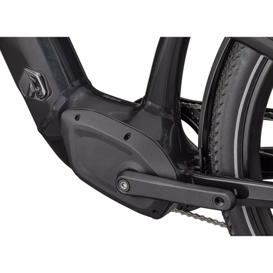 Lähikuva mustasta Specialized Como 4.0 -sähköpyörän moottorista