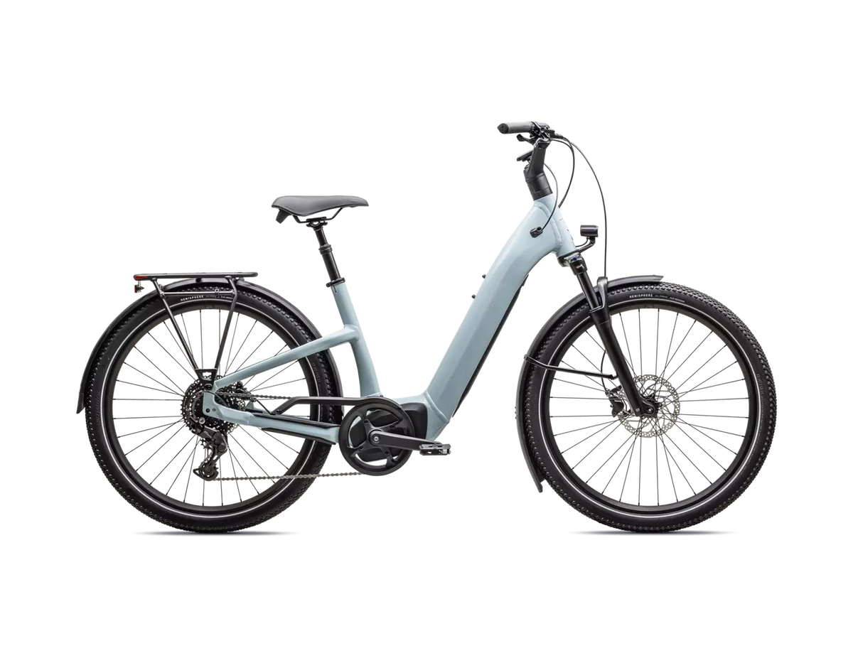 Vaaleansininen Specialized Como 4.0 -sähköpyörä sivunäkymä