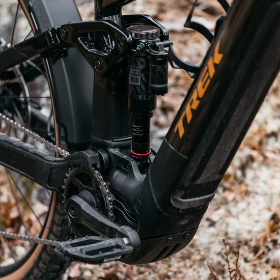 Bosch-akku ja RockShox-takavaimennin Trek Rail+ 8 lähikuva