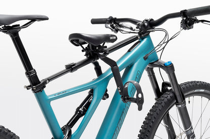 Kids Ride Shotgun runkoon kiinnitettävä lastenistuin lähikuva paikallaan