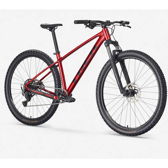 Trek Marlin 5 Gen 3 2026 Fury Red edestä sivulta