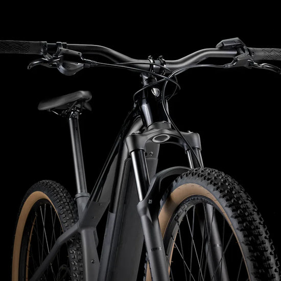 Trek Powerfly+ 4 800wh sähkömaastopyörä edestä ohjaamo
