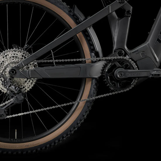 Trek Powerfly FS+ 6 800wh sähkömaastopyörä musta voimansiirto ja linkusto