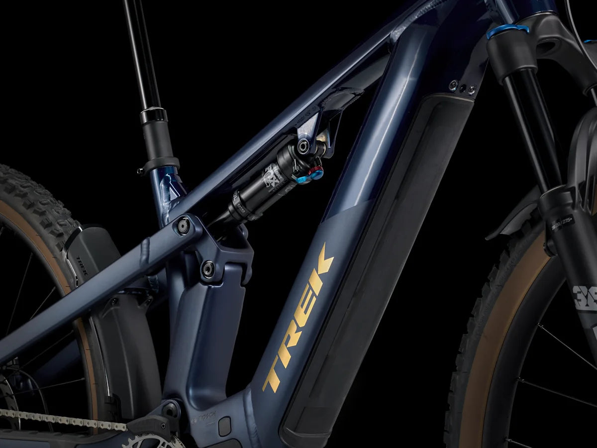 Trek Powerfly FS+ 8 800wh sähkömaastopyörä sininen viistoputki ja takaiskari