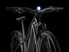 Trek Powerfly+ 4 varusteltu sähkömaastopyörä etuvalo ja keula